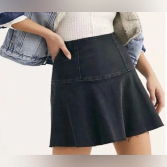 Free People Highlands Denim raw hem high waisted Skirt Sz 32 - Picture 3 of 9